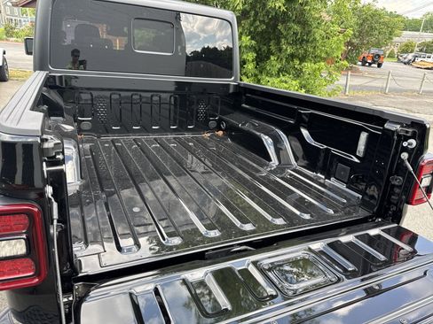 New 2025 Jeep Gladiator Willys image 11