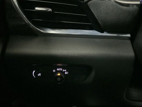 Used 2023 Chevrolet Traverse High Country image 30