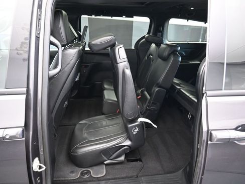 Used 2020 Chrysler Pacifica Touring-L image 46