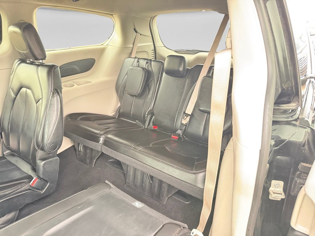 Used 2023 Chrysler Pacifica Touring-L FWD image 35