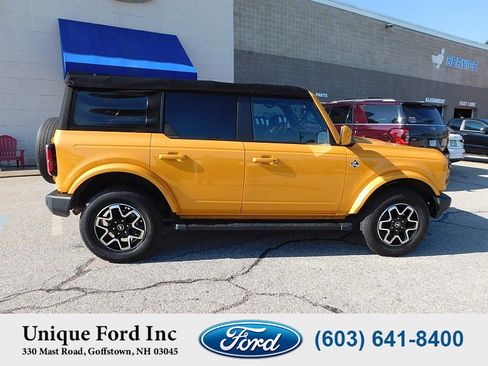 Used 2021 Ford Bronco Outer Banks image 9