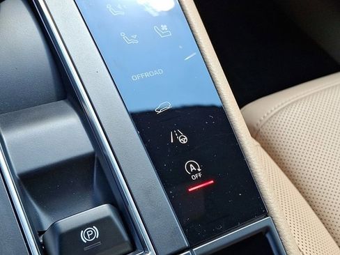 Used 2024 Porsche Macan image 30