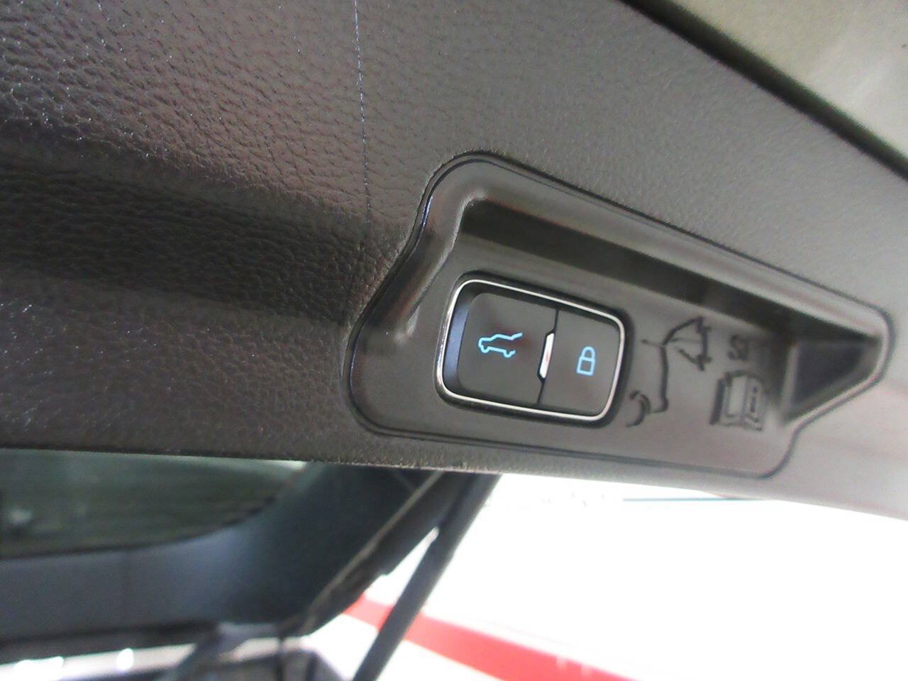 Used 2020 Ford Explorer XLT w/ Equipment Group 202A AWD/4WD image 28