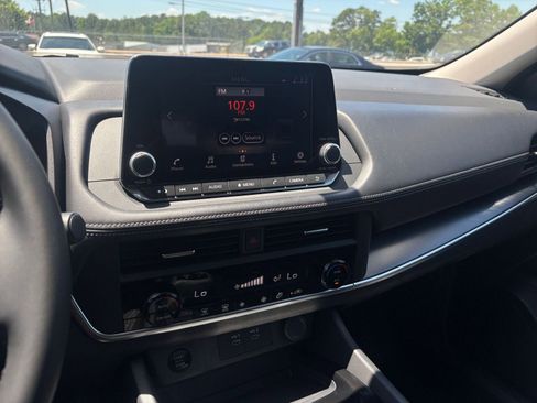 Used 2025 Nissan Rogue SV FWD image 20
