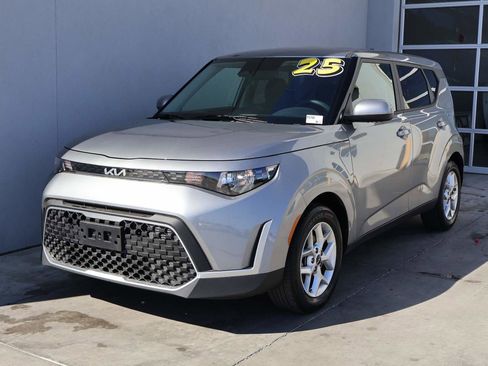Used 2025 Kia Soul LX image 1