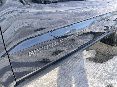 Used 2017 Jeep Grand Cherokee Limited image 32