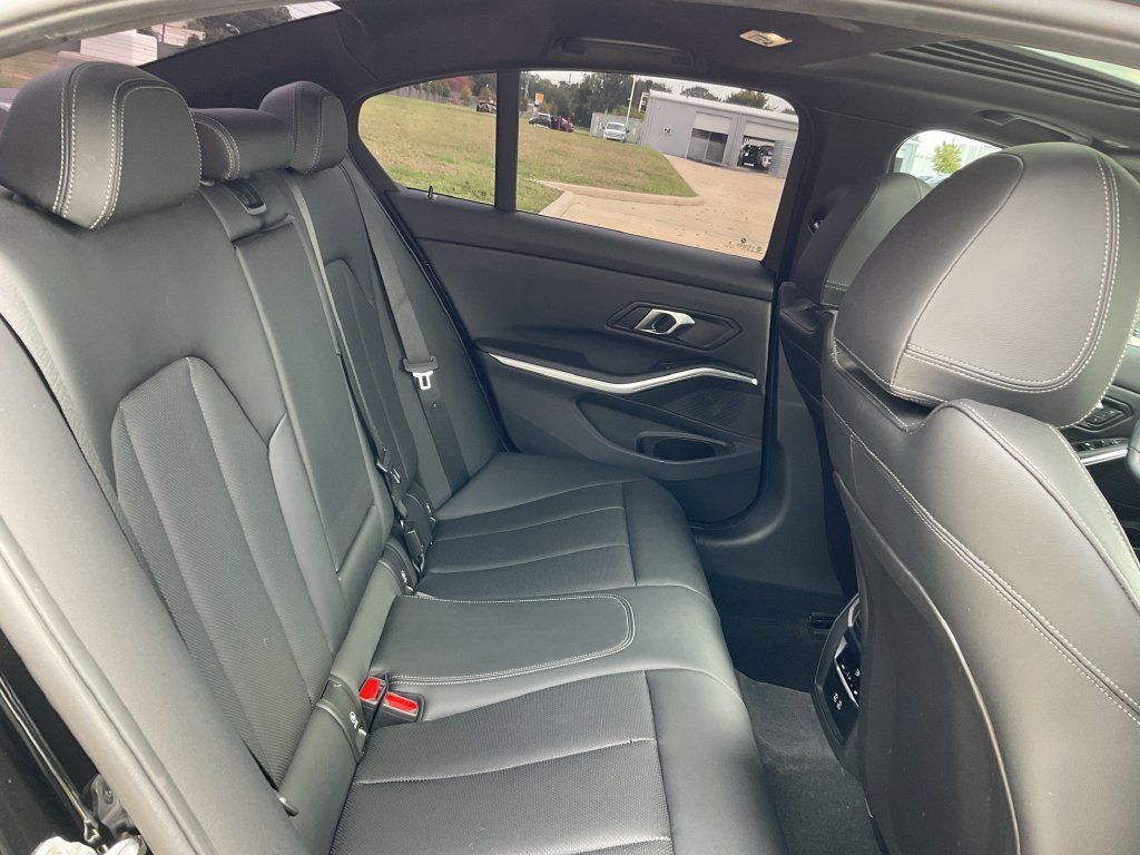 Used 2025 BMW 330i Sedan w/ M Sport Package RWD image 15