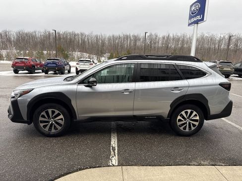 Used 2023 Subaru Outback Premium image 6