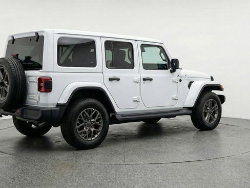 Used 2025 Jeep Wrangler Sahara image 9