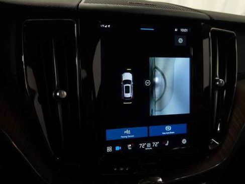 Certified 2023 Volvo XC60 B6 Ultimate w/ Climate Package image 32