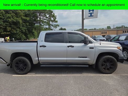 Used 2019 Toyota Tundra SR5 w/ SR5 Upgrade Package AWD/4WD image 4