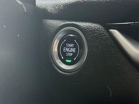 Used 2024 Cadillac XT4 Premium Luxury image 28