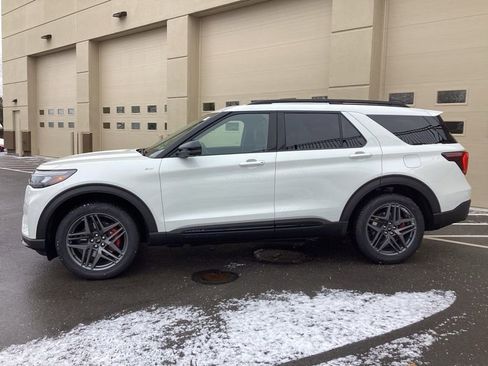 New 2026 Ford Explorer ST-Line w/ ST-Line Street Pack AWD/4WD image 5