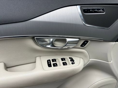 Used 2022 Volvo XC90 T5 Momentum image 26