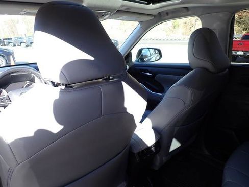 Certified 2023 Toyota Highlander XLE image 16