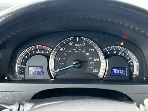 Used 2014 Toyota Camry L image 24