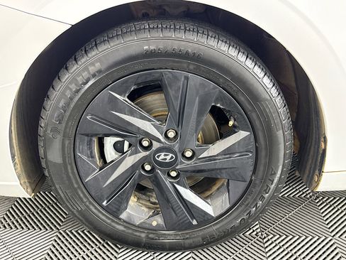 Used 2021 Hyundai Elantra SEL image 37