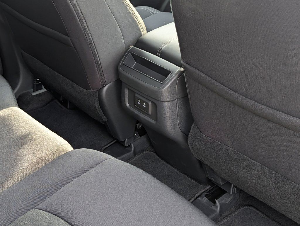 Used 2026 Nissan Pathfinder SV FWD image 30