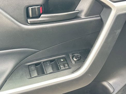 Used 2022 Toyota RAV4 LE image 16