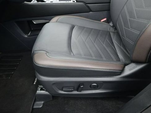 Used 2025 Nissan Pathfinder Platinum w/ Cargo Package FWD image 12