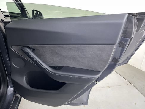 Used 2021 Tesla Model Y Long Range image 22
