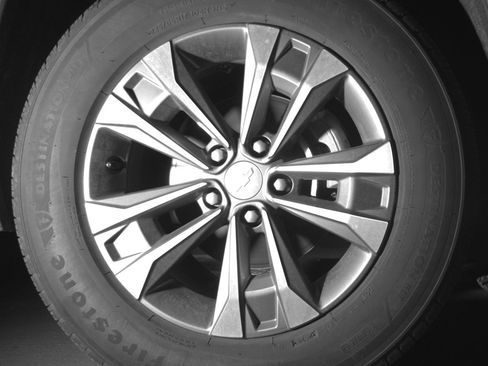 Used 2025 Chevrolet Equinox LT FWD image 13