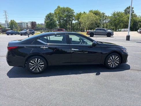 Used 2023 Nissan Altima 2.5 SV FWD image 9