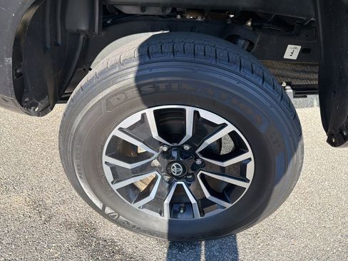 Used 2022 Toyota Tacoma TRD Sport w/ TRD Premium Sport Package image 11