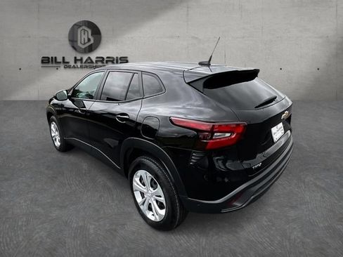 Used 2025 Chevrolet Trax LS w/ Driver Confidence Package FWD image 9