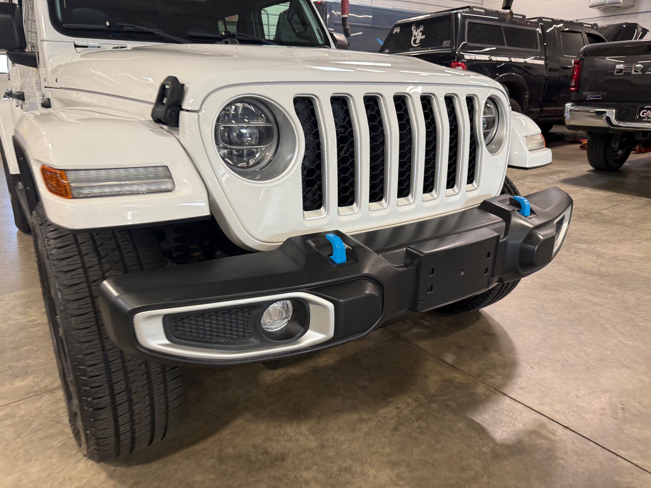 Used 2022 Jeep Wrangler Unlimited Sahara w/ Cold Weather Group AWD/4WD image 2