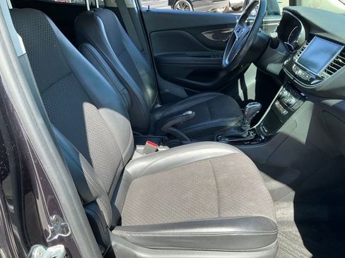 Used 2021 Buick Encore Preferred AWD/4WD image 19