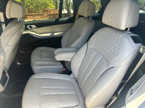 Used 2022 BMW X7 xDrive40i w/ M Sport Package AWD/4WD image 15