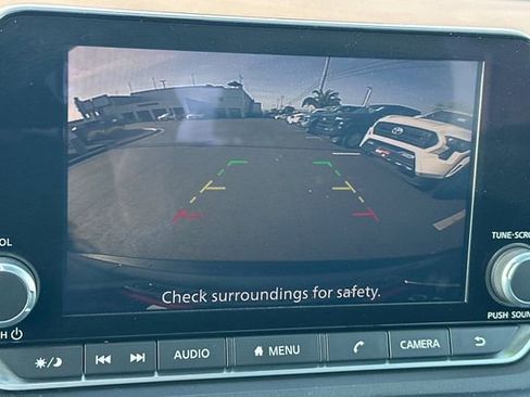 Used 2023 Nissan Rogue S image 22