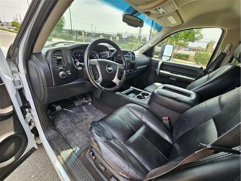 Used 2008 Chevrolet Silverado 1500 LT w/ Suspension Package, Off-Road AWD/4WD image 13