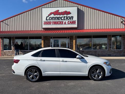 Used 2022 Volkswagen Jetta SE image 3