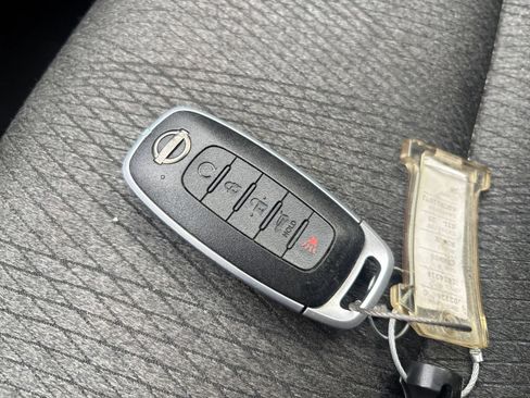 Used 2025 Nissan Rogue SV AWD/4WD image 21