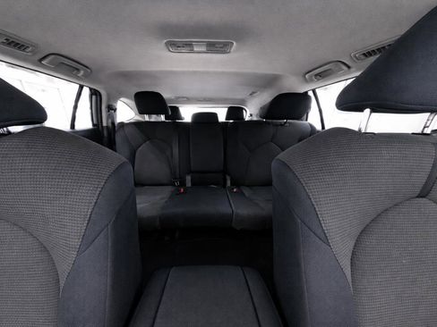 Used 2023 Toyota Highlander LE FWD image 13
