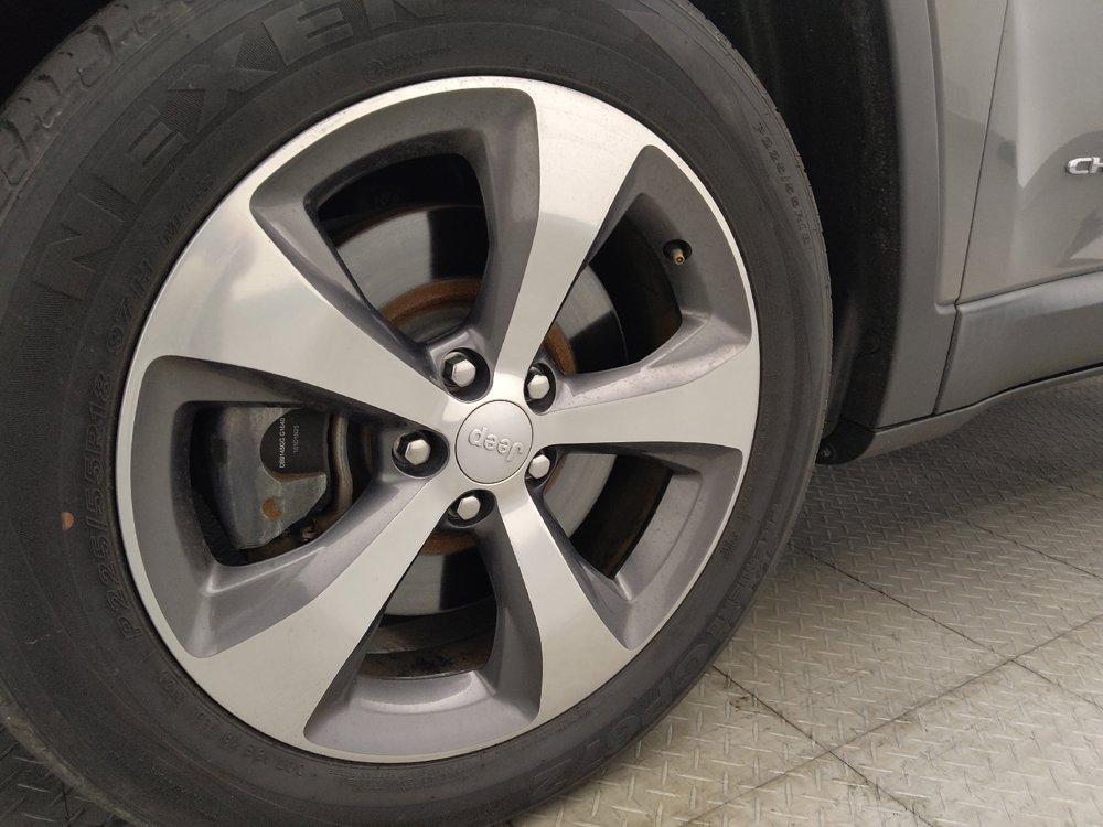 Used 2019 Jeep Cherokee Limited FWD image 31