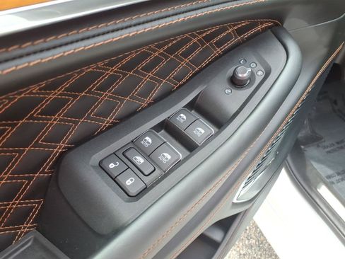 Used 2025 Jeep Grand Cherokee Summit AWD/4WD image 25