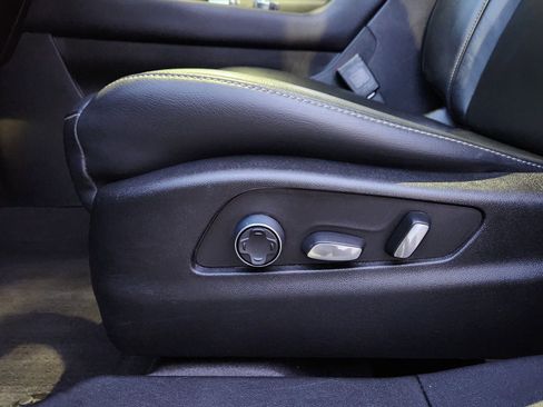 Used 2024 Cadillac XT4 Premium Luxury image 30