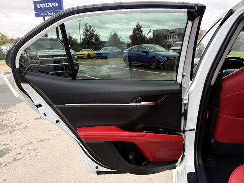 Used 2020 Toyota Camry XSE image 17