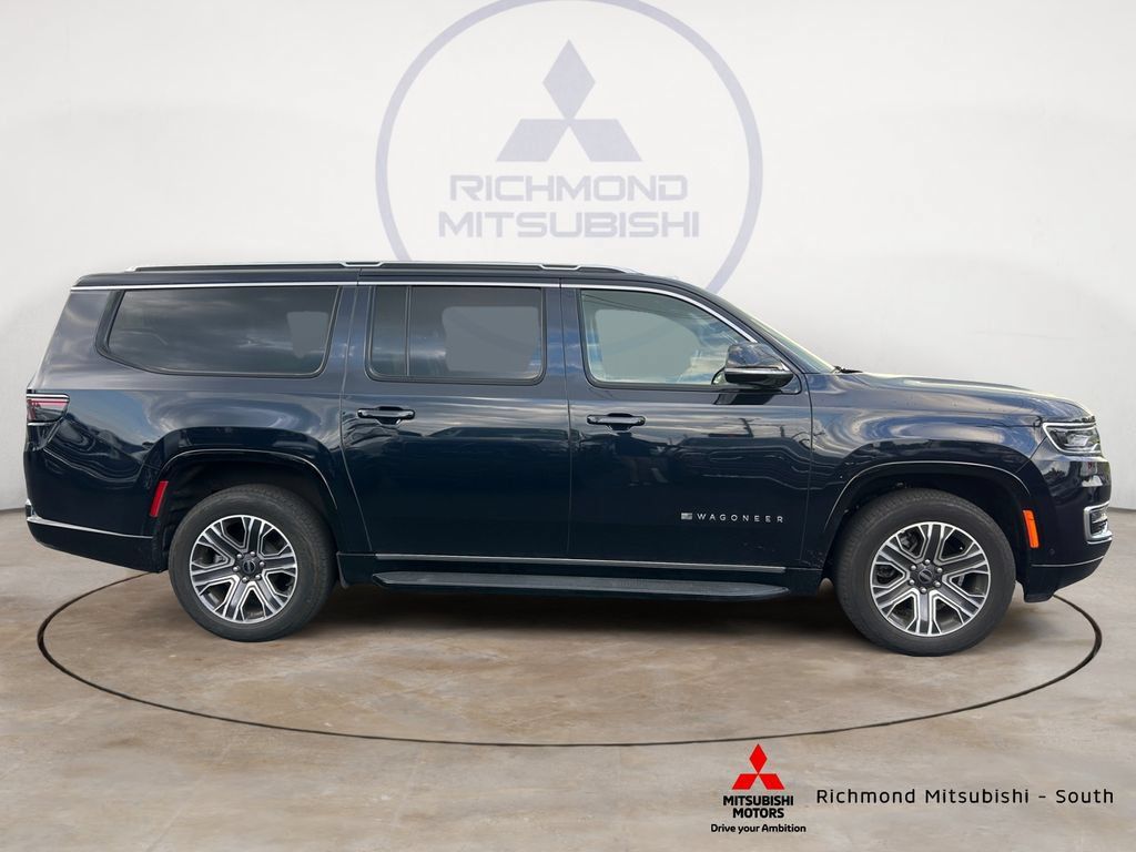 Used 2025 Jeep Wagoneer L Series II w/ 8-pass Seating Package AWD/4WD image 2