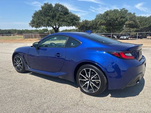 Used 2023 Toyota GR86 w/ ALL Weather Mat Package (TMS) RWD image 6