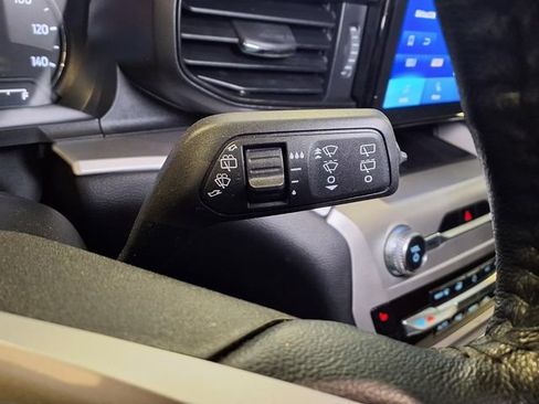 Used 2022 Ford Explorer XLT RWD image 16