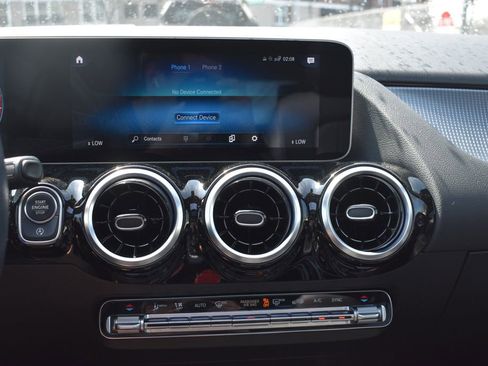 Used 2021 Mercedes-Benz GLA 250 4MATIC image 19