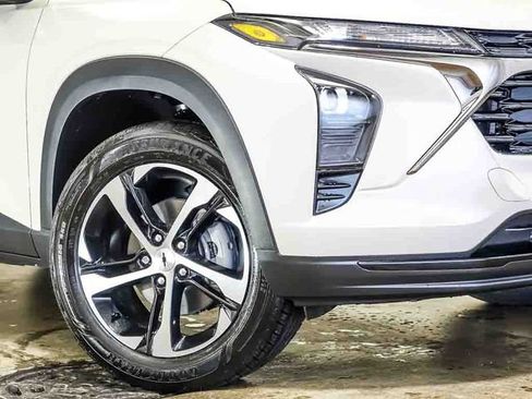 New 2026 Chevrolet Trax RS w/ Driver Confidence Package FWD image 4