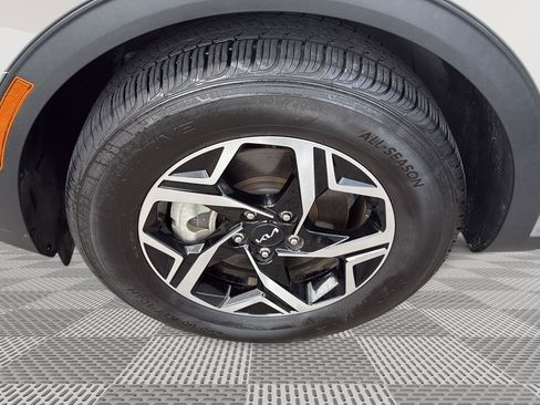 Used 2023 Kia Sportage LX image 23