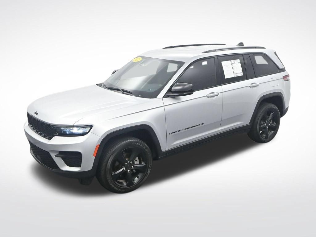Used 2024 Jeep Grand Cherokee Altitude RWD image 32