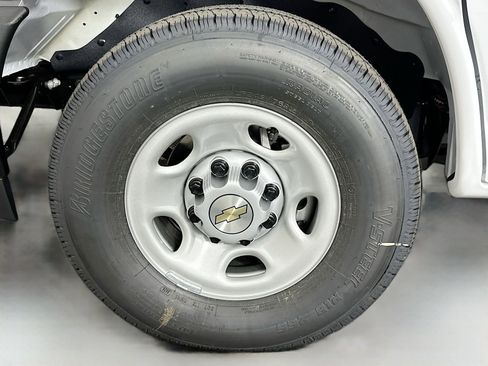 New 2026 Chevrolet Express 3500 image 27