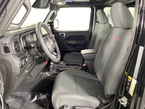 Used 2025 Jeep Wrangler Unlimited Rubicon w/ Convenience Group AWD/4WD image 15